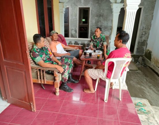 Babinsa Koramil Ponggok Gelar Kegiatan Komsos