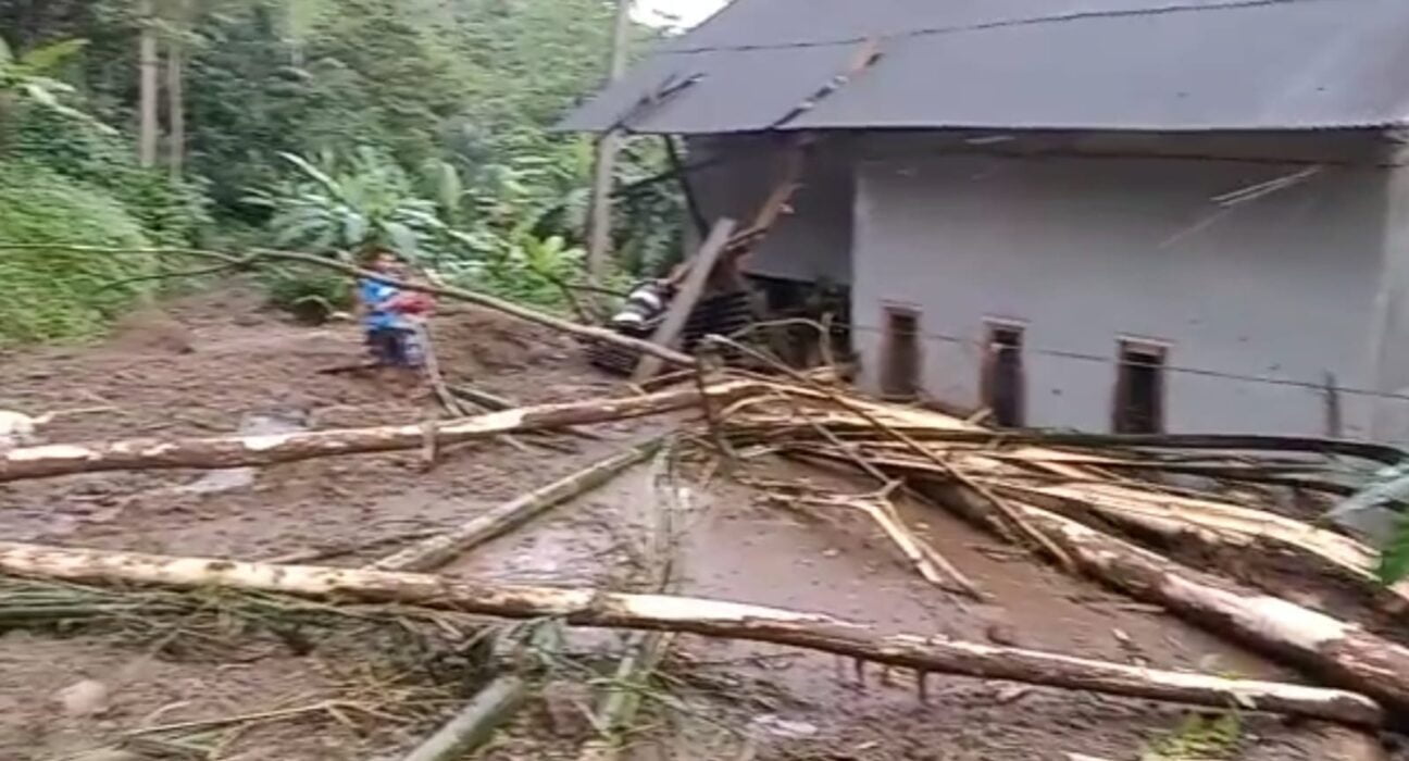 Longsor di Desa Cimaragang, Kecamatan Cidaun, Cianjur