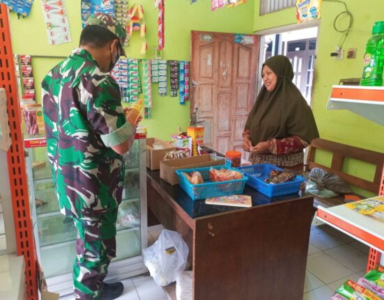 Babinsa Pos Dampingi Pembagian BLT DD