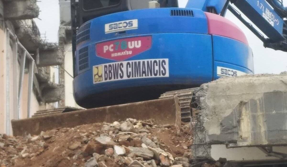 Pembongkaran Gedung Diduga Bekas