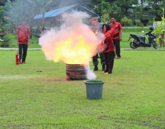 Pelatihan APAR dan Simulasi Kebakaran di Kosek I