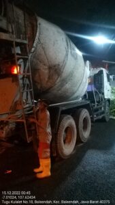 Supir Molen Nakal Jual Sisa Cor Beton Rigit