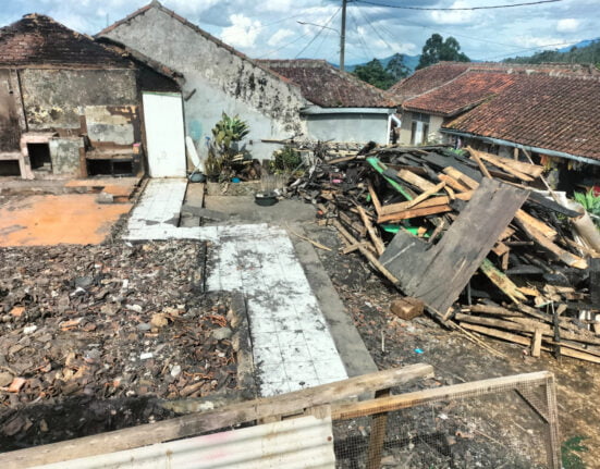 Di Duga Akibat Arus Pendek Listrik Satu Rumah Di Desa Alam Endah Ludes Di Lahap Si Jago Merah