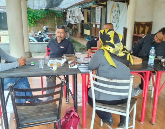 Kejar Oknum Kepala Sekolah Dan Oknum Kades Lapor Bupati