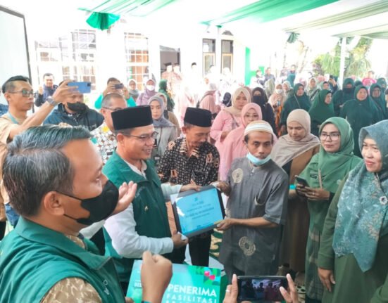 Bupati Bandung Menggelar Rempug Bedas Di Desa Buah Batu