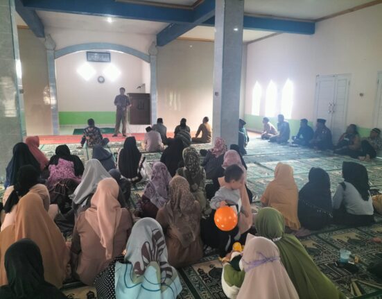 Kepala Desa Pasirmulya Bersilaturahmi dengan Warga RW09 Dalam Acara Pengajian