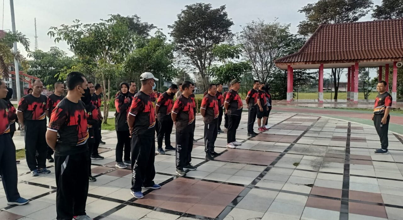 Agar Kesehatan Tetap Prima, Anggota Kodim 0808/Blitar Gelar Olahraga Bersama