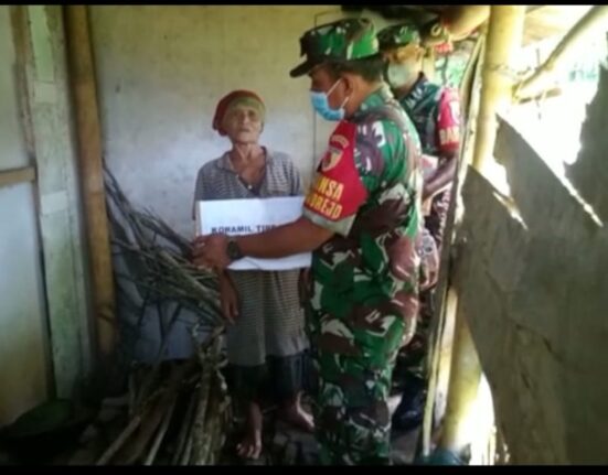 Anggota Koramil Wates, Datangi Rumah Warga Laksanakan Program Babinsa Masuk Dapur