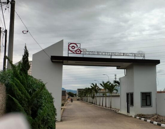 Banyaknya Pembangunan Perumahan Di Lahan Hijau Dan Dibawah Sutet, Tepatnya Di Desa Rancamulya