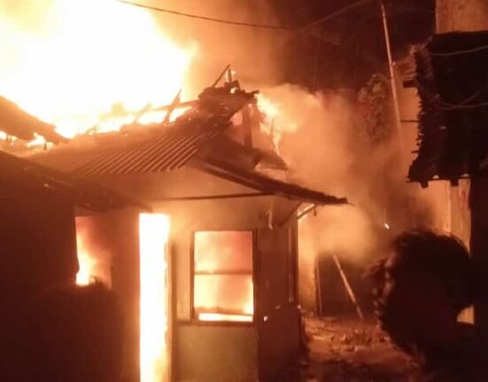 Kebakaran Hebat Di Kawasan Padat Penduduk, Kerugian Mencapai Ratusan Juta