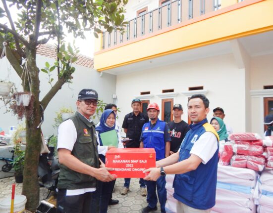 Tagana Provinsi Jawa Barat Salurkan Bantuan Untuk Korban Bencana Kebakaran Di Sukamenak