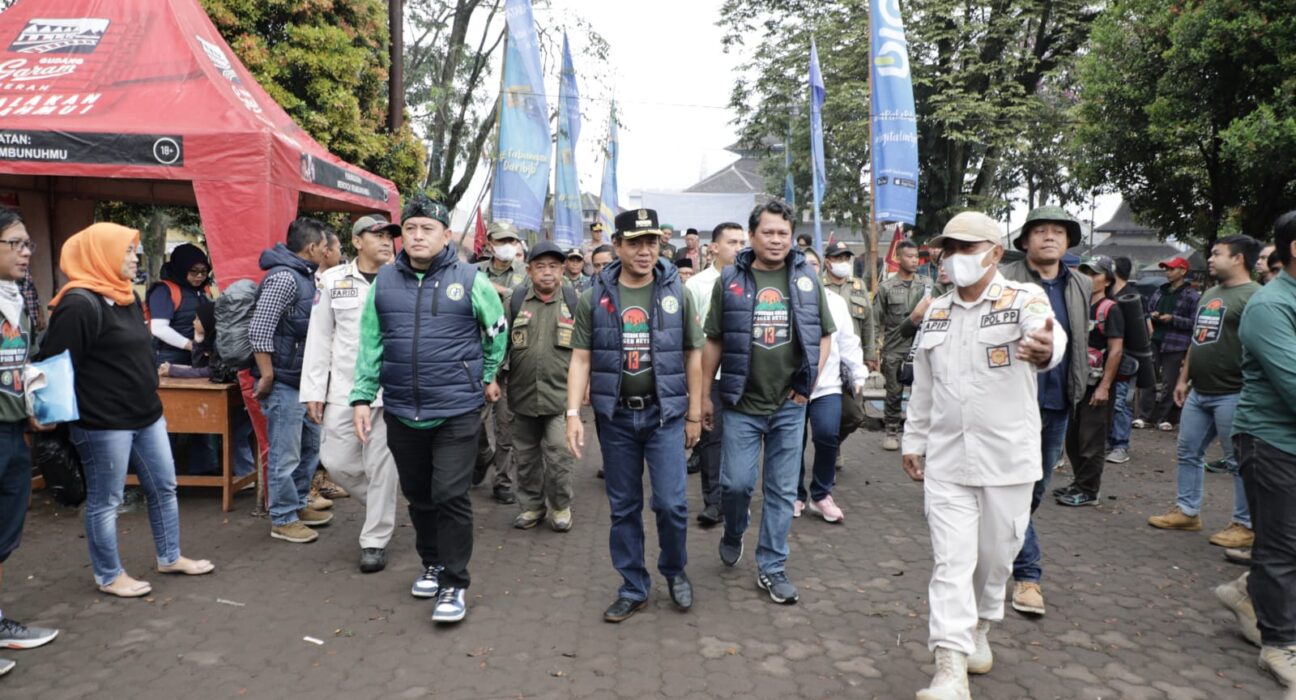 Bupati Bandung Buka Lomba Lintas Alam Nyukcruk Galur Pager Betis ke-13