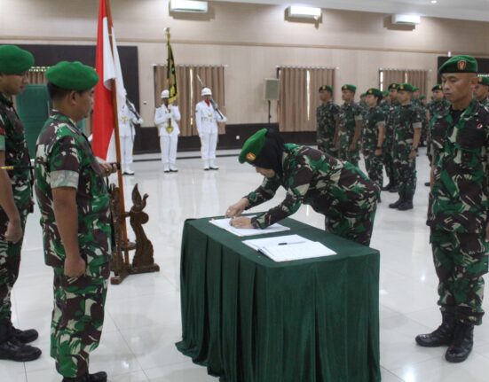 KOMANDAN PUSDIKKU DITKUAD PIMPIN ACARA CORPS RAPORT PELEPASAN DAN PENERIMAAN WARGA PUSDIKKU DITKUAD