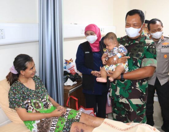 Korban Terdampak Ledakan Petasan Di Blitar, Pangdam V/Brawijaya Berikan Semangat