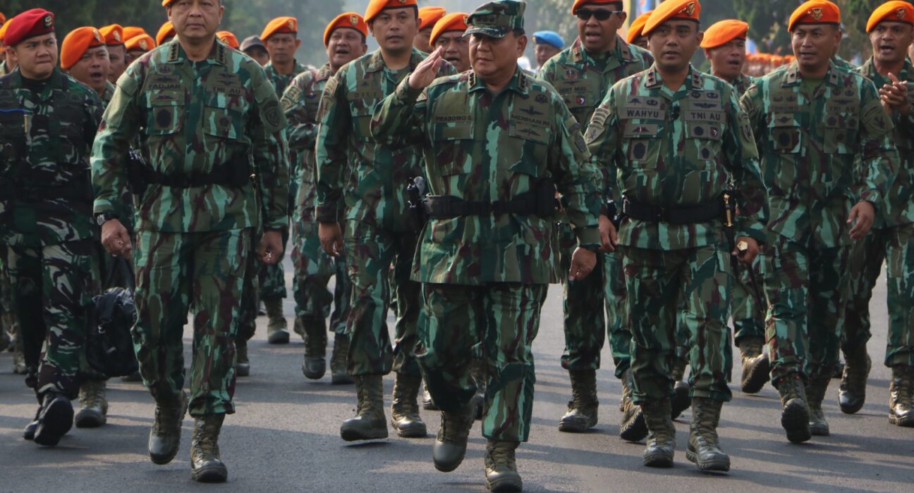 Pengangkatan Menteri Pertahanan RI Menjadi Warga Kehormatan Kopasgat di Lapangan Jingga kopasgat SULAEMAN Bandung