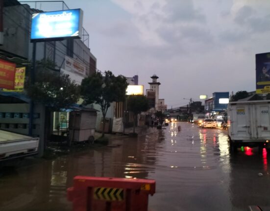 Awal Bulan Suci Ramadhan Dayeuhkolot Isi Ulang Banjir
