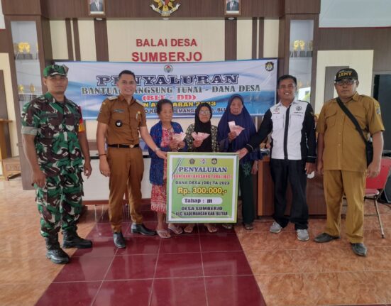 Pastikan Tepat Sasaran, Babinsa Koramil Kademangan Dampingi Kegiatan Penyaluran BLT DD