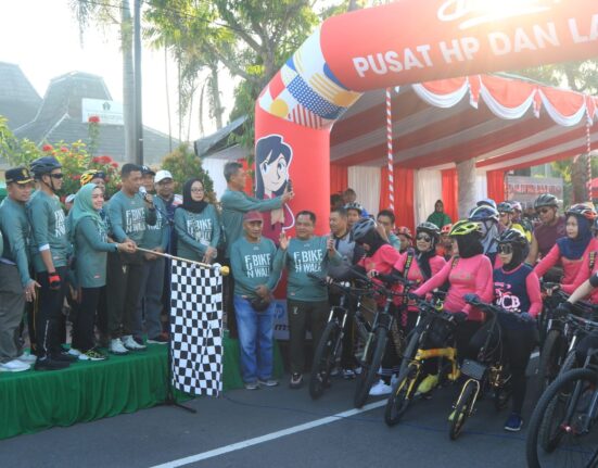 Memperingati HUT Persit KCK Ke 77 Dan Hari Kebangkitan Nasional Tahun 2023, Kodim 0808/Blitar Gelar Fun Bike Dan Fun Walk