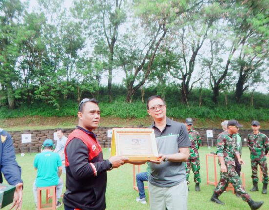 Komandan Kopasgat Dan Ketua PIA Ardhya Garini Daerah IV Kopasgat Laksanakan Olahraga Bersama Forkopimda Kabupaten Bandung