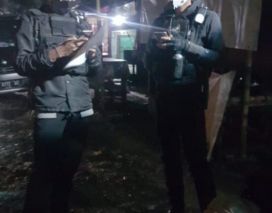 Pemasangan Tiang Fiber Optik My Republik Dikawal Oleh Oknum Anggota Ditsamapta Polda Dan Gang Motor Oglex