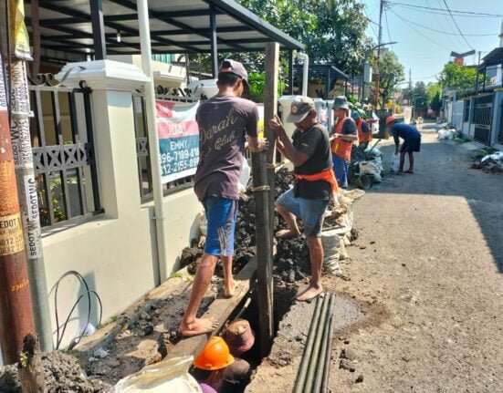 Warga Masyarakat Kelurahan Kujangsari Dengan Adanya Galian Pipa Milik Perumda Tirta Wening