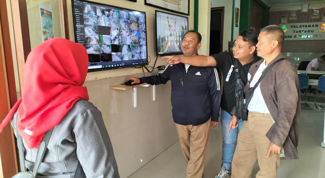 Desa Dayeuhkolot Semua Kegiatan dan Aktivitas Warga Masyarakat Di Pantau CCTV 