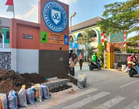 Pemasangan Pipa PDAM Di Jl. Prima Asri - Desa Malakasari Membahayakan Warga Masyarakat