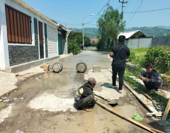 Proyek Pekerjaan Jalan Di Desa Karamat Mulya Bagaikan Siluman