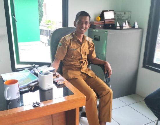 Berita sanggahan dan Hak jawab dari kepala Desa Mekarsari. kades Ferry