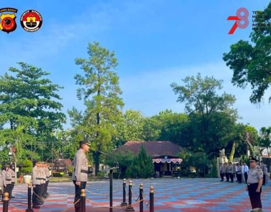 Kapolres Subang Pimpin Upacara Kenaikan Pangkat Pengabdian Bagi Personil Polsek Tanjungsiang