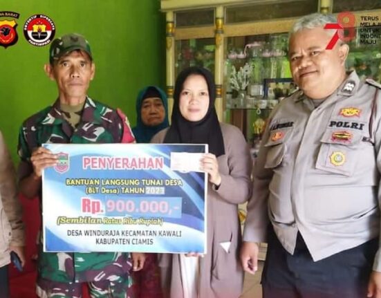 Polisi Monitoring Panyaluran BLT DD di Desa Winduraja Agar Tepat Sasaran