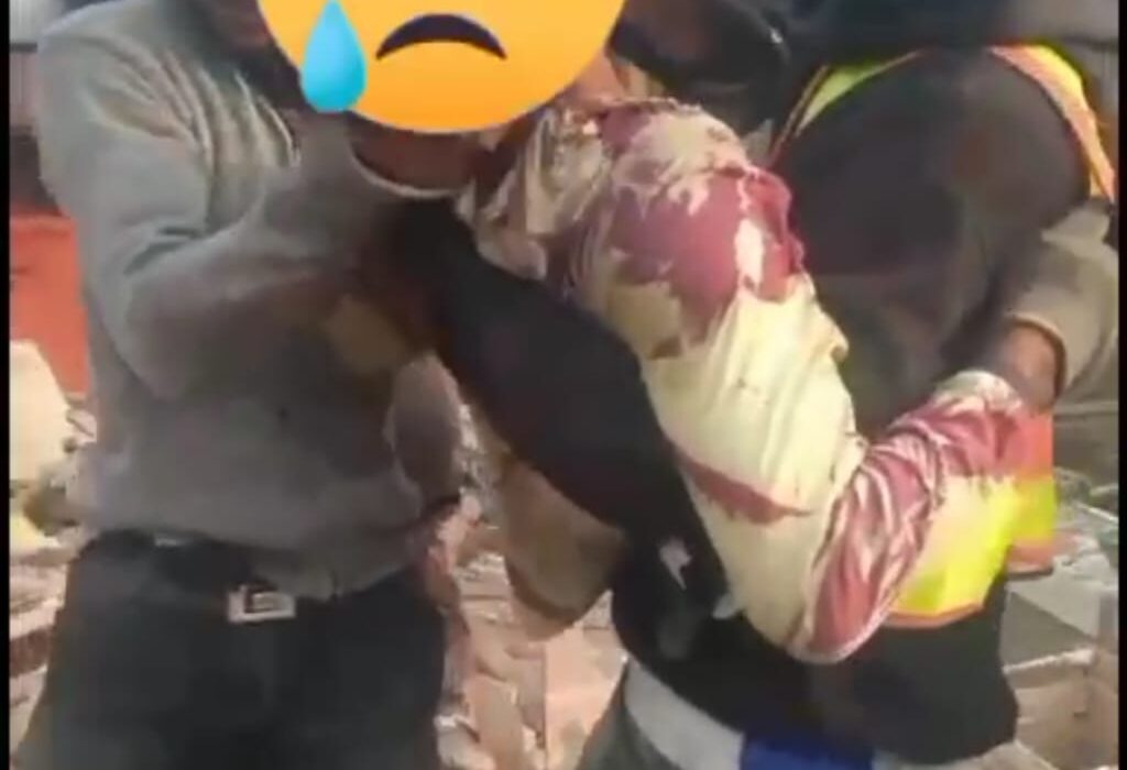 Pekerja tertimpa kontruksi bangunan