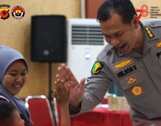 Rumah Sakit Sartika Asih Gelar Khitanan Gratis