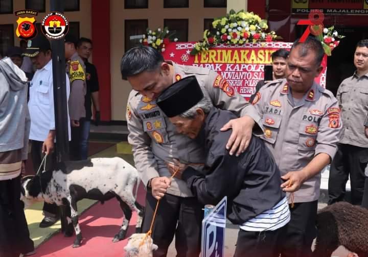 Kapolres Majalengka Serahkan 11 Ekor Kambing Hasil Curian Kepada Pemiliknya