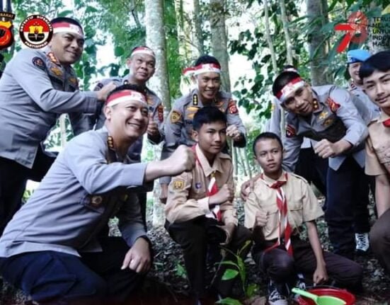 Polda Jabar Menanam Pohon Secara Serentak Dalam Rangka Hut Kemerdekaan RI Ke 78