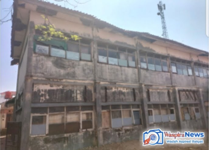 Miris ! Bangunan SDN Cikoneng Akan Roboh Dan Sudah Bergoyang. 3 Ruang Kelas Di Kosongkan