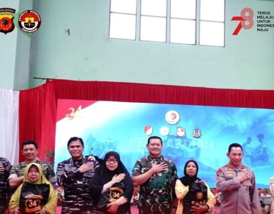 WUJUD SOLIDITAS PENGABDIAN TNI-POLRI MENDUKUNG INDONESIA MAJU, AKABRI 89 GELAR BAKTI KESEHATAN DAN BHAKTI SOSIAL DI TASIKMALAYA
