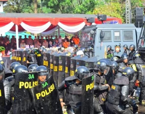 Sat Brimob Polda Jabar Tampil Dalam Simulasi  Sispamkota Polresta Bandung Di Soreang