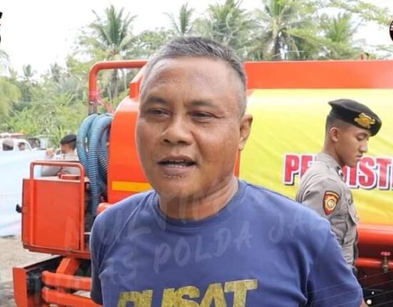 Warga Bahagia Karena Mendapatkan Distribusi Air Bersih Dari Polres Ciamis