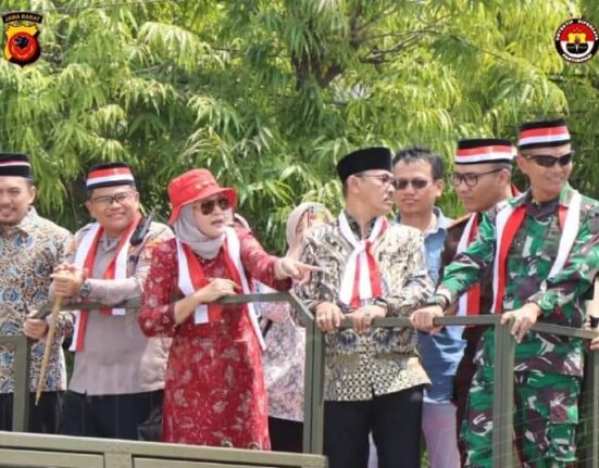 Kapolres Indramayu Hadiri Kirab Kebangsaan dan UMKM Dalam Haul Habib Umar bin Thoha bin Yahya Tahun 202
