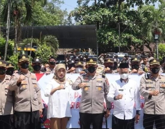Melalui Program "Polri Peduli Budaya Literasi" Kapolres Subang Distribusikan 2.000 Buku