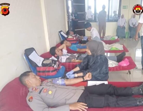 Bantu Penuhi Kebutuhan Stok Darah Di PMI, Polisi Ikut  Donor Darah Tingkat Kecamatan Talegong