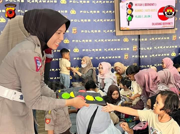 Beginilah Keceriaan Anak-anak Bersama Satlantas Polres Karawang