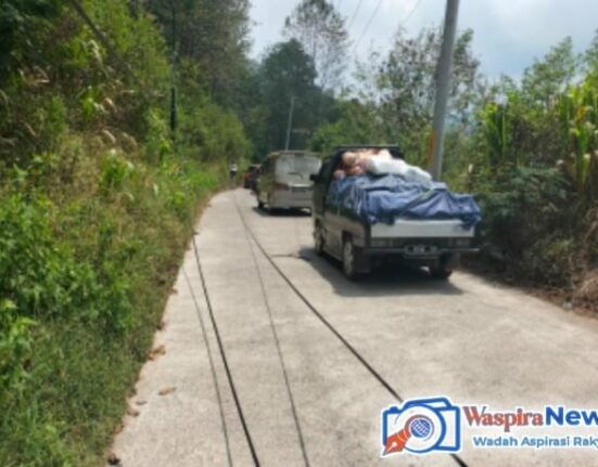 Akibat Kabel Fiber Melintang Ke Jalan 2 Pengendara Motor terjatuh dan 1 Orang Warga Terluka Parah