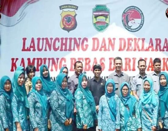 POLDA JABAR BEKERJA SAMA DENGAN BERBAGAI UNSUR LEMBAGA DAN PEMERINTAH LAKUKAN PENILAIAN KAMPUNG BEBAS NARKOBA DI KAMPUNG BENDUL PURWAKARTA