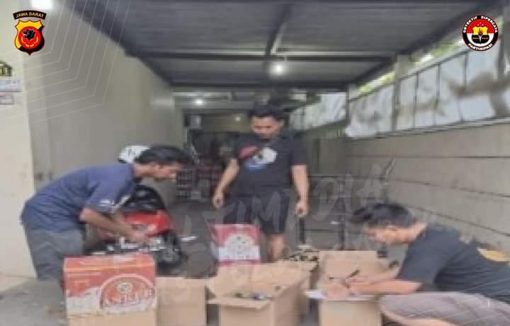 Satres Narkoba Polres Indramayu Amankan Ratusan Botol Minuman Keras dalam Ops Pekat II Lodaya 2023