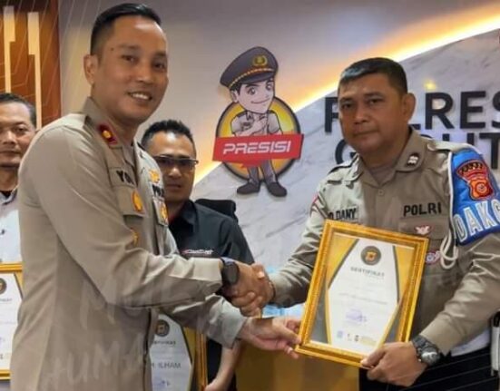 Polres Garut Berikan Penghargaan Kepada Polisi Penyelamat Korban Ganjal ATM