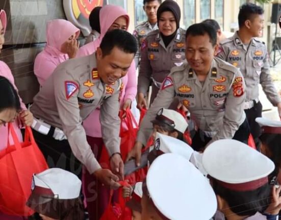 Anak Taman Kanak-kanak (TK) Datangi Polantas Di Mapolres Cimahi