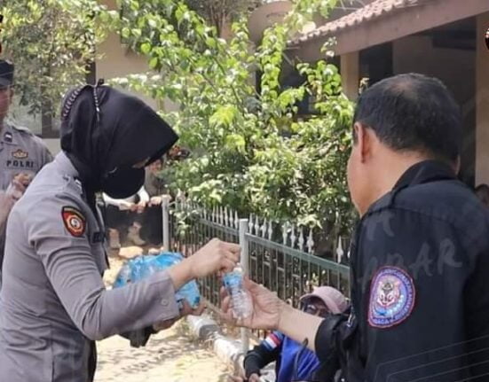 Jajaran Polres Sukabumi Kawal Aksi Unras Di Kantor DPTR