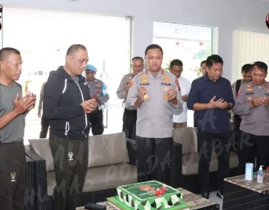 HUT TNI Ke-78, Kapolres Cirebon Kota Beri Surprise Dandim 0614/Kota Cirebon